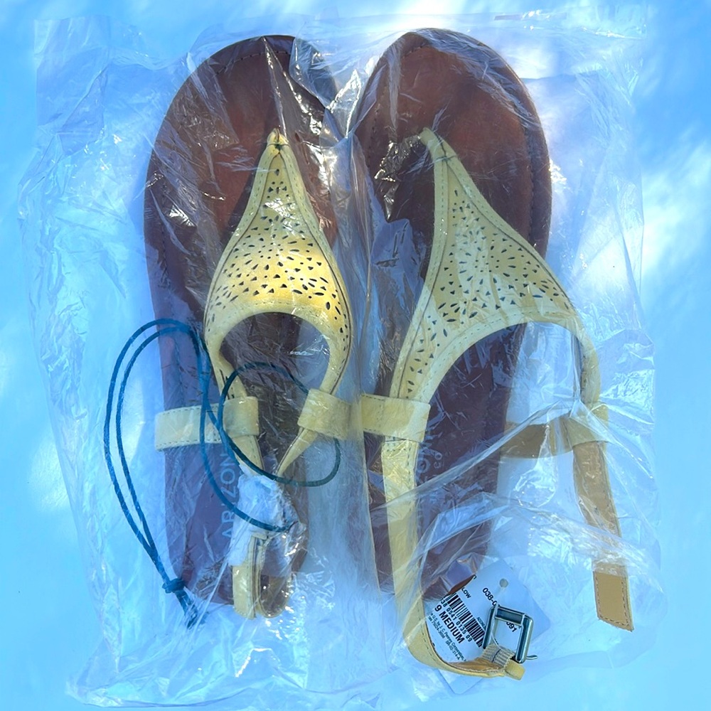 Pale yellow sandals that are adorable and have never been worn😀